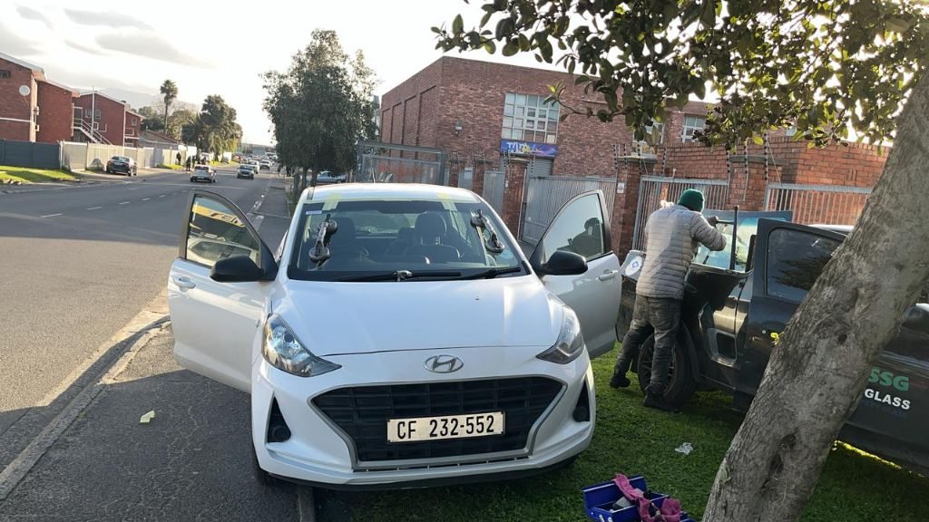 On-site auto glass service in Parow