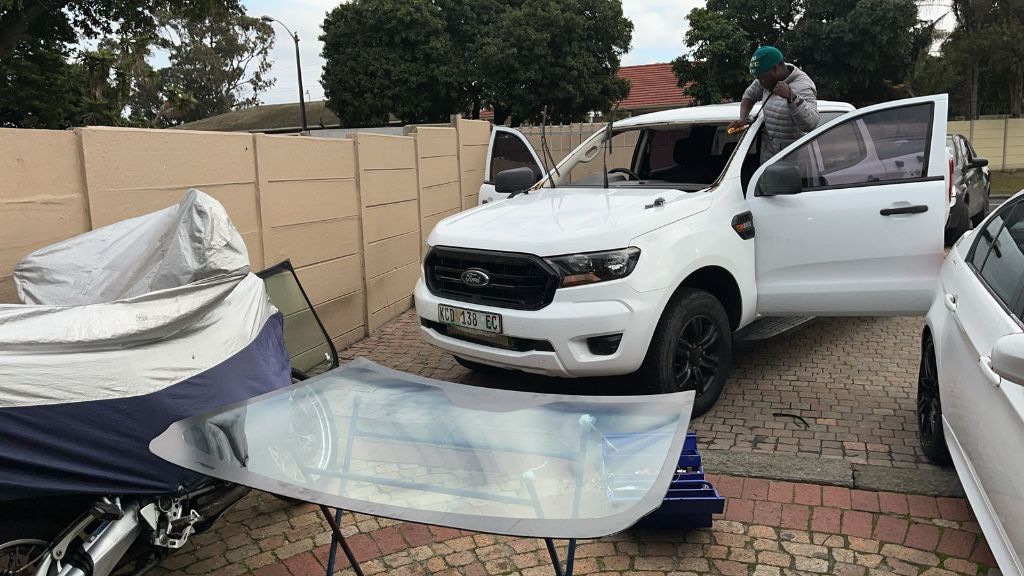 Professional windscreen replacement service on Ford Ranger